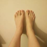 how do you guys like this pale natural colour on my toes?
