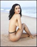 Katy Perry relaxing on a beautiful beach