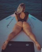 Calm sea and that ASS !!!