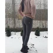 Pushup jeans in the snow