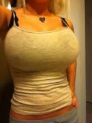 Thin waist, huge boobs