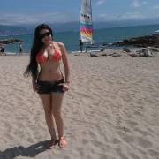 one of Méxicos beach girls.