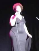 Singer with wide hips shakes her booty