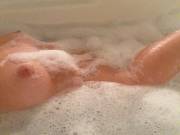 bubble baths are my [f]avorite place to squirt, unless the other option is all over your face (x-post gw)