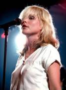 Debbie Harry pokies during a concert around 1980 (x-post from /r/OnStageGW)