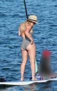 Hilary Duff's awesome ass and thighs
