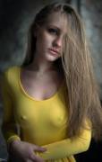 Yellow top and no bra: great combination
