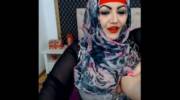 busty hijab woman on cam