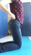 Here’s the vidéo in my classroom: booty in jeans✅hand in panties✅having a lot of fun rubbing my clit✅ [F]