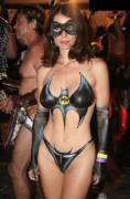 Batwoman in bodypaint