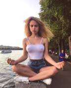 Alexandra Smelova meditates