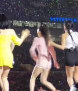 Red Velvet - Irene &amp; Seulgi back view