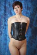 Model HG in leather bustier