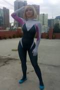 Spider-Gwen has thicc thighs
