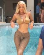 Zienna Eve casually showing off her superhuman genes by the pool