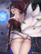 Ahri showing off her plump behind