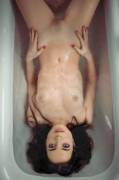 Elle D in the tub
