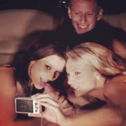 [FFM] Selfie during blowjob [via /r/naughtyinpublic]