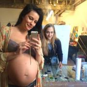 Pregnant Liv Tyler about to be painted