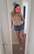 [F]lashback to this summer when it was all legs errday. 6'1; 27