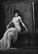 A Ziegfeld performer in a photoshoot by Alfred Cheney Johnston. There's a surprising amount of these (1920s)