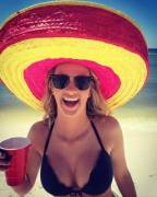 Big beach hat, cracking cleavage
