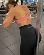Big ass gym lass gets naughty in the gym