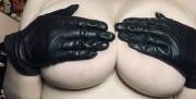 Do leather gloves count as leather clothing?