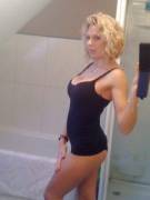 Fit mum loves a naked selfie - UK milf nude mirror pics