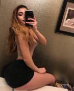 Slim thicc ass on counter