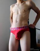 Model boy V. [23m] bulging in red CKs