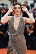 Bella Thorne exposing hairy armpits at Red Carpet