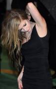 One of the OG Pit Goddesses, Avril Lavigne flashing her delicious pits while in rain during the 'Alice in Wonderland' Premiere in 2010 [HQ]