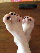 Dark toenails