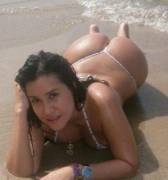 Wet big ass in thong on the beach