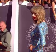 Taylor Swift - 2014 MTV Video Music Awards - "Red Carpet"