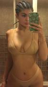 [REQUEST] Kylie Jenner Bikini Selfie