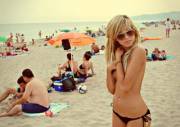 At the beach (Carmen Grebenisan)