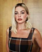 I want Margot Robbie to gag on my hard cock