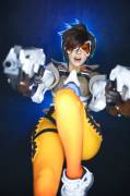 Tasha and her dead-on Tracer Cosplay