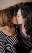 Bea and Lenore kiss.