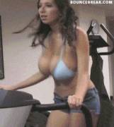Workout accident [2.4 MB GIF]