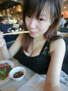 Having lunch 吃午飯 (x-post from r/RealChinaGirls)