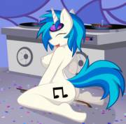 I have no where else to put this, so here we go: I rated pictures of Vinyl Scratch by how well they drew the record players [text in Imgur]