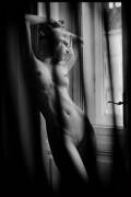 Nude by the window [Romanian]