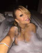 Mariah Carey in the bathtube
