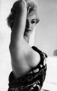 Classic sideboob from Marilyn Monroe