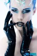 Lara Aimee, blue makeup