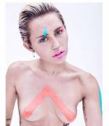 Miley Cyrus full breasts (Instagram)
