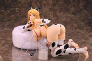 [figurine][album] Upcoming hucow in cowsuit &amp; milker figurine, optionally with domme